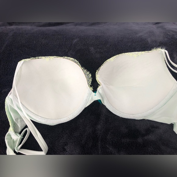 Green Victorias Secret Bra - Picture 3 of 3